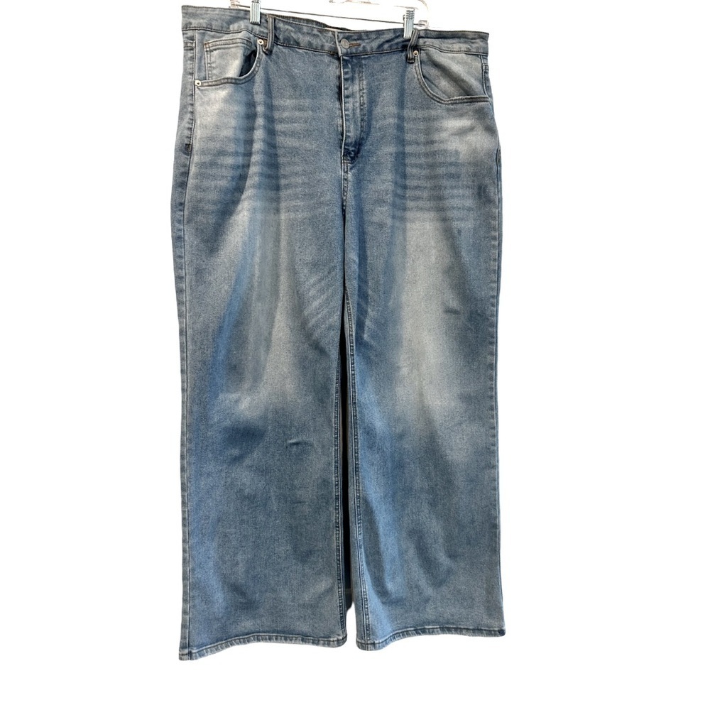 Fashion Nova Women’s 90s Wide leg Light wash jeans size 22